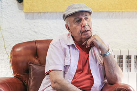 مرد خاطرهساز دهه 60 دیگر غذا نمیخورد